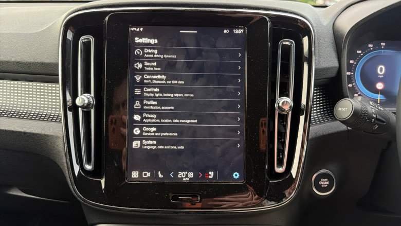 Volvo XC40 2.0 B4P Plus Dark 5dr Auto Petrol Estate